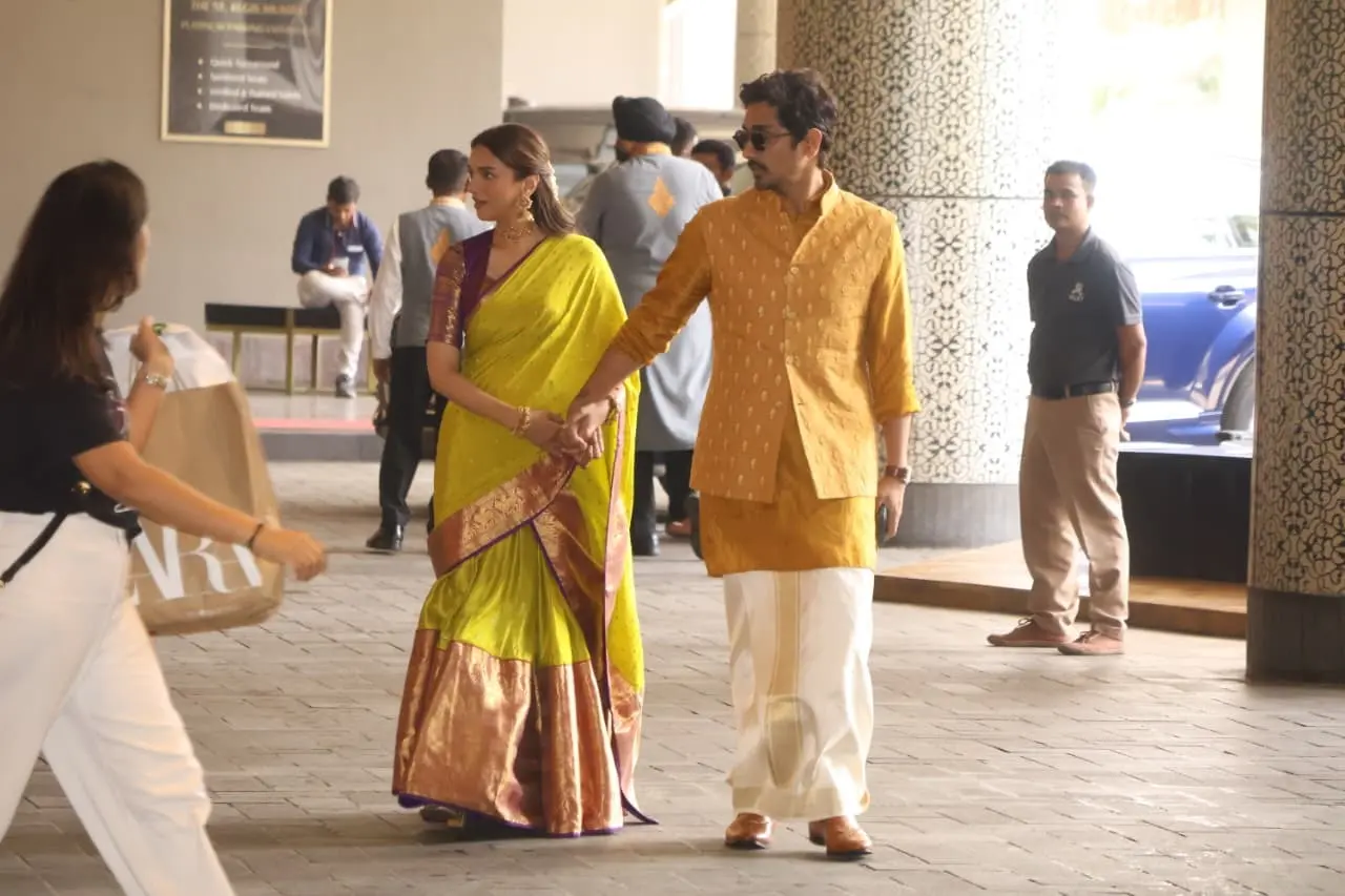 Aditi Rao Hydari and Siddharth were spotted walking hand in hand. Aditi looked sophisticated and simple in a lime green saree and Siddhant complimented her in an ochre kurta and waistcoat paired with white chudidar